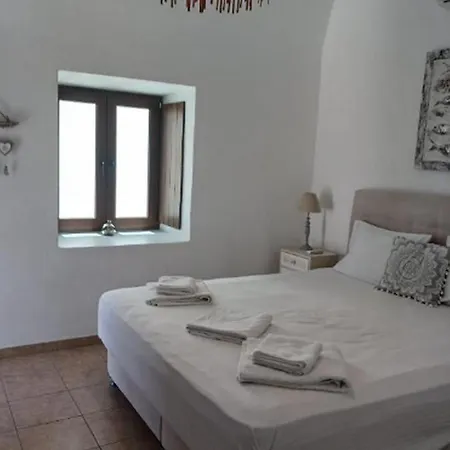 Beautiful Santorini 1 Bedroom Laxus Willa Pýrgos